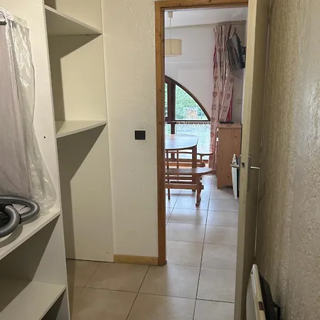 Apartment Centre *